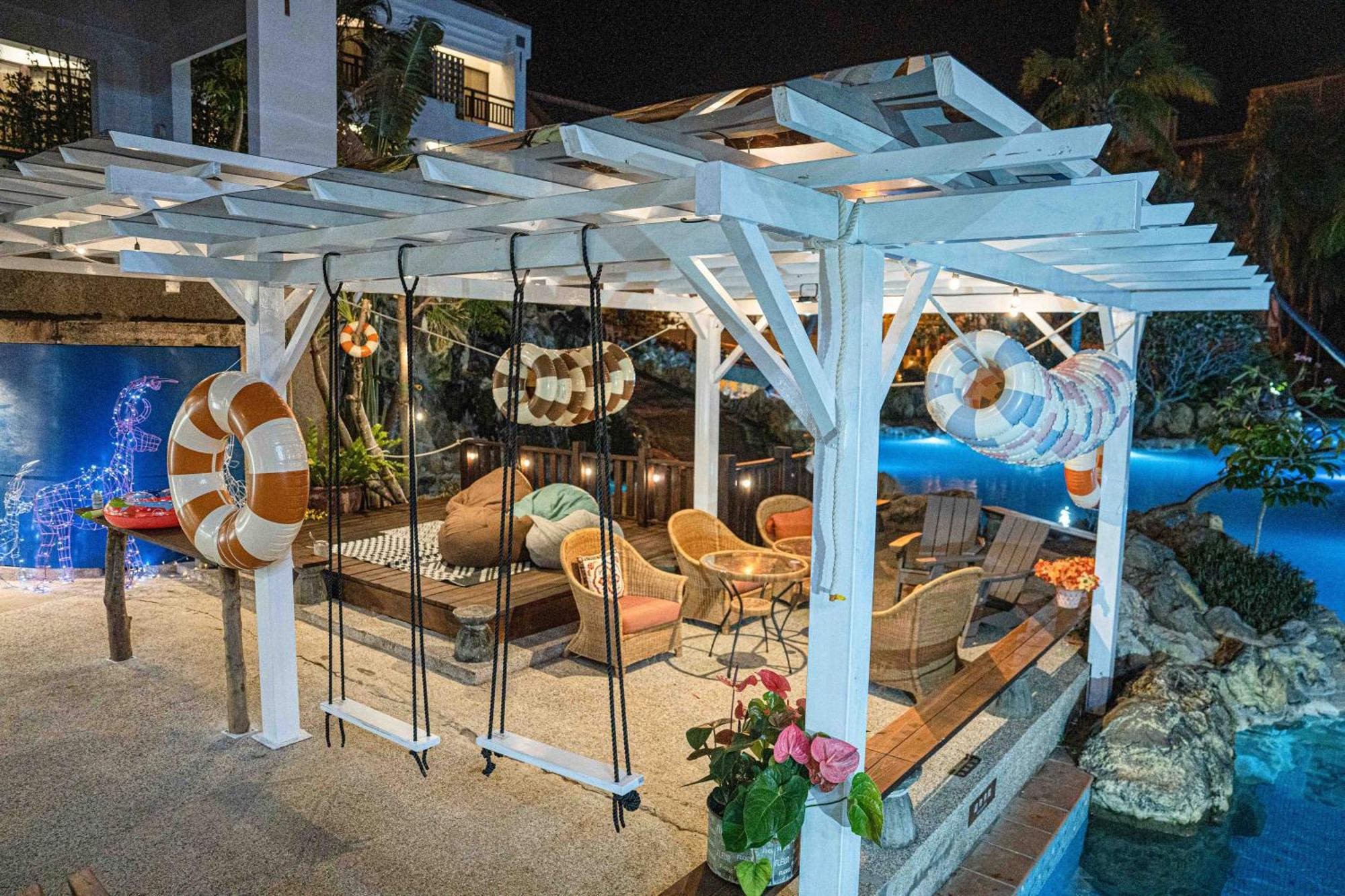Yoho Beach Resort Kenting Heng-ch'un Екстериор снимка Pergola at the 2013 Home & Garden Show