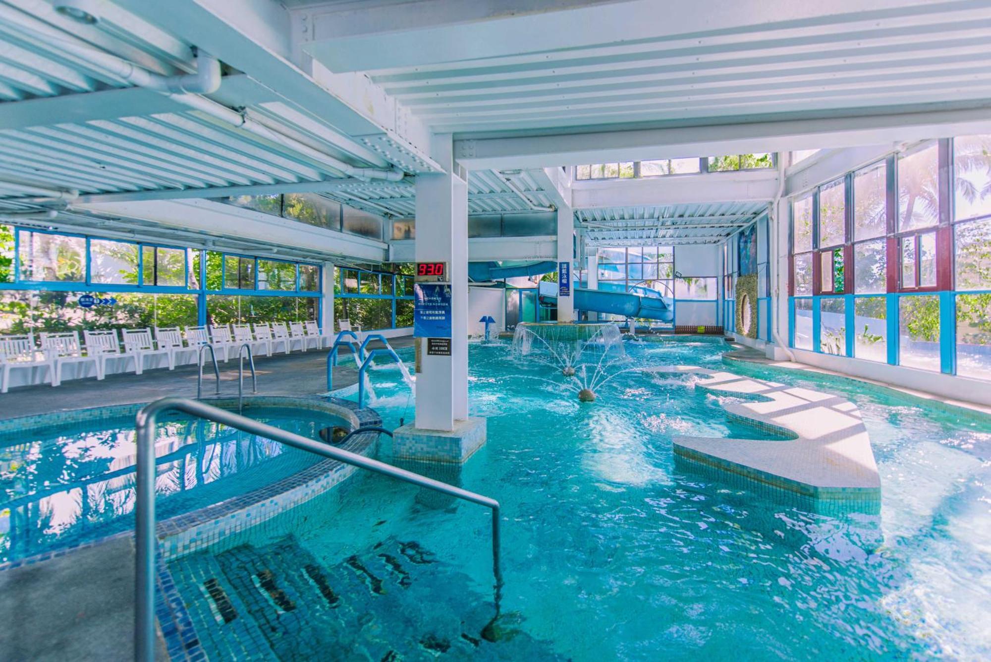 Yoho Beach Resort Kenting Heng-ch'un Екстериор снимка The indoor pool at the hotel